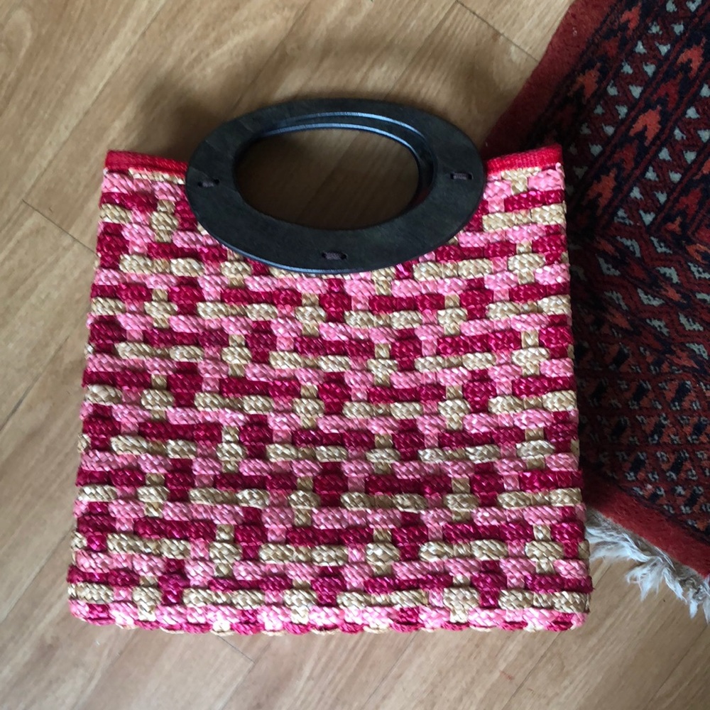 VINTAGE FEEL woven handbag with wooden handles